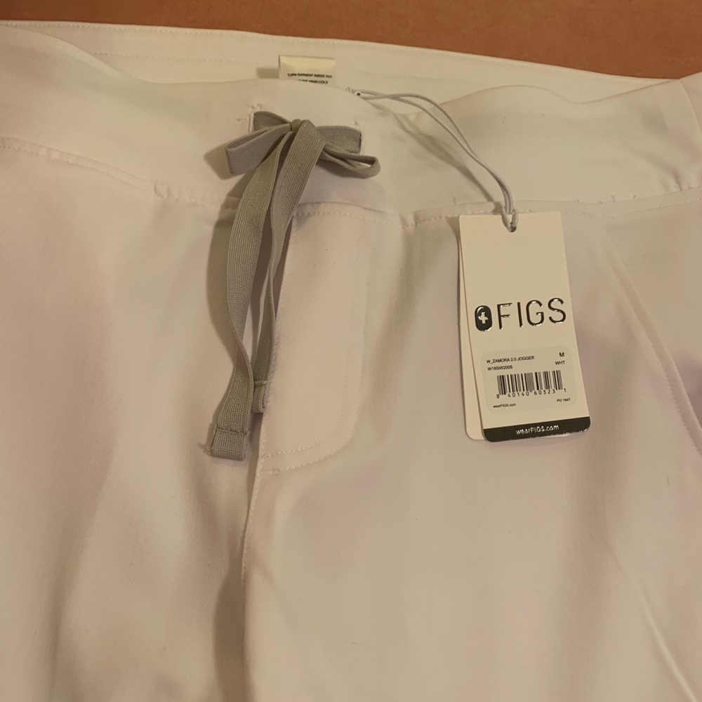 White Figs Scrub Pants! New with tags! Zamora Jogger Scrub Pants- Medium